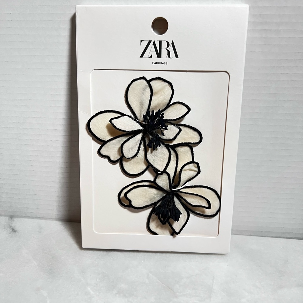 ZARA Authentic LARGE ECRU FLORAL EARRINGS NWT Lightweight Fabric - Picture 5 of 6